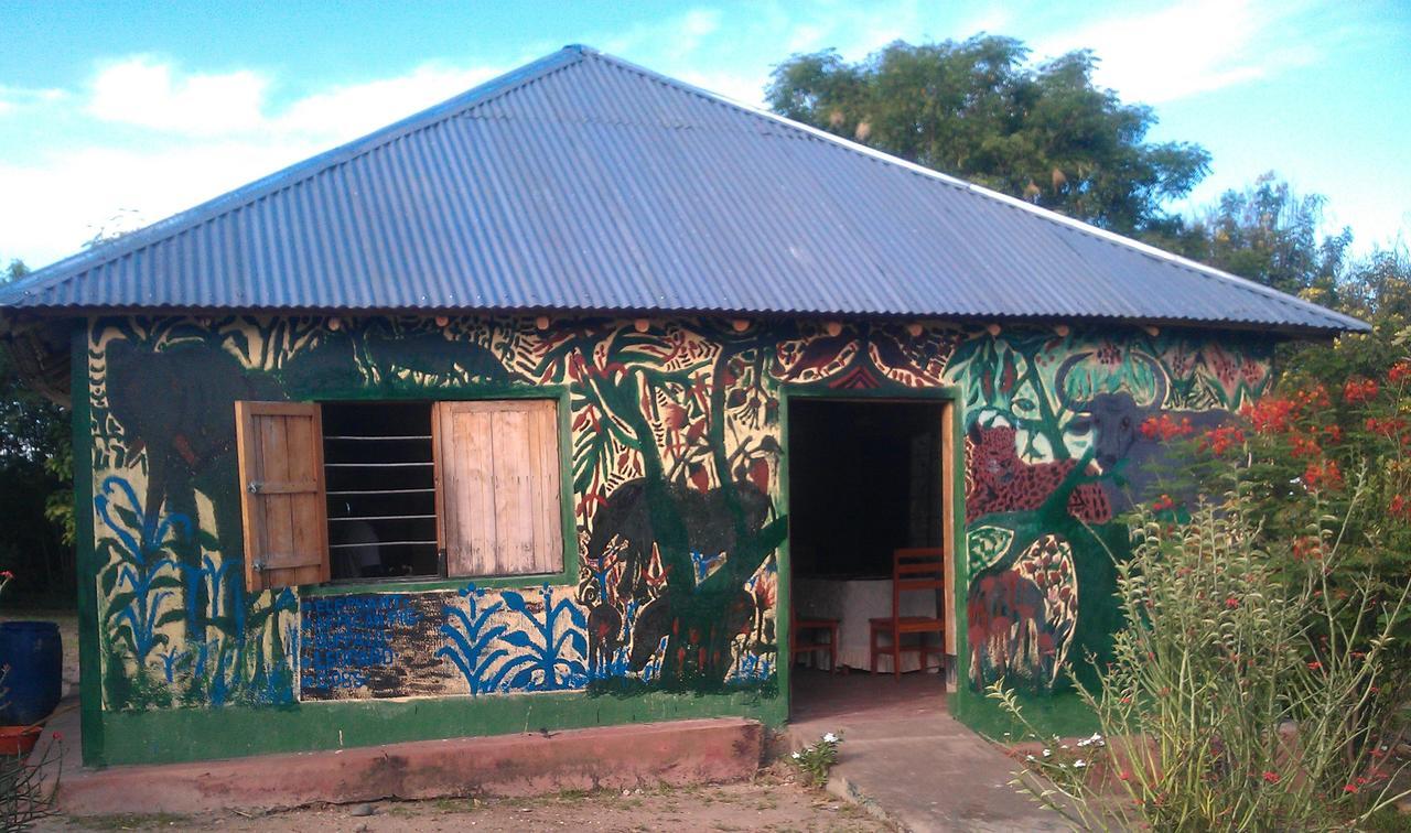 The Elephant Home Katunguru المظهر الخارجي الصورة