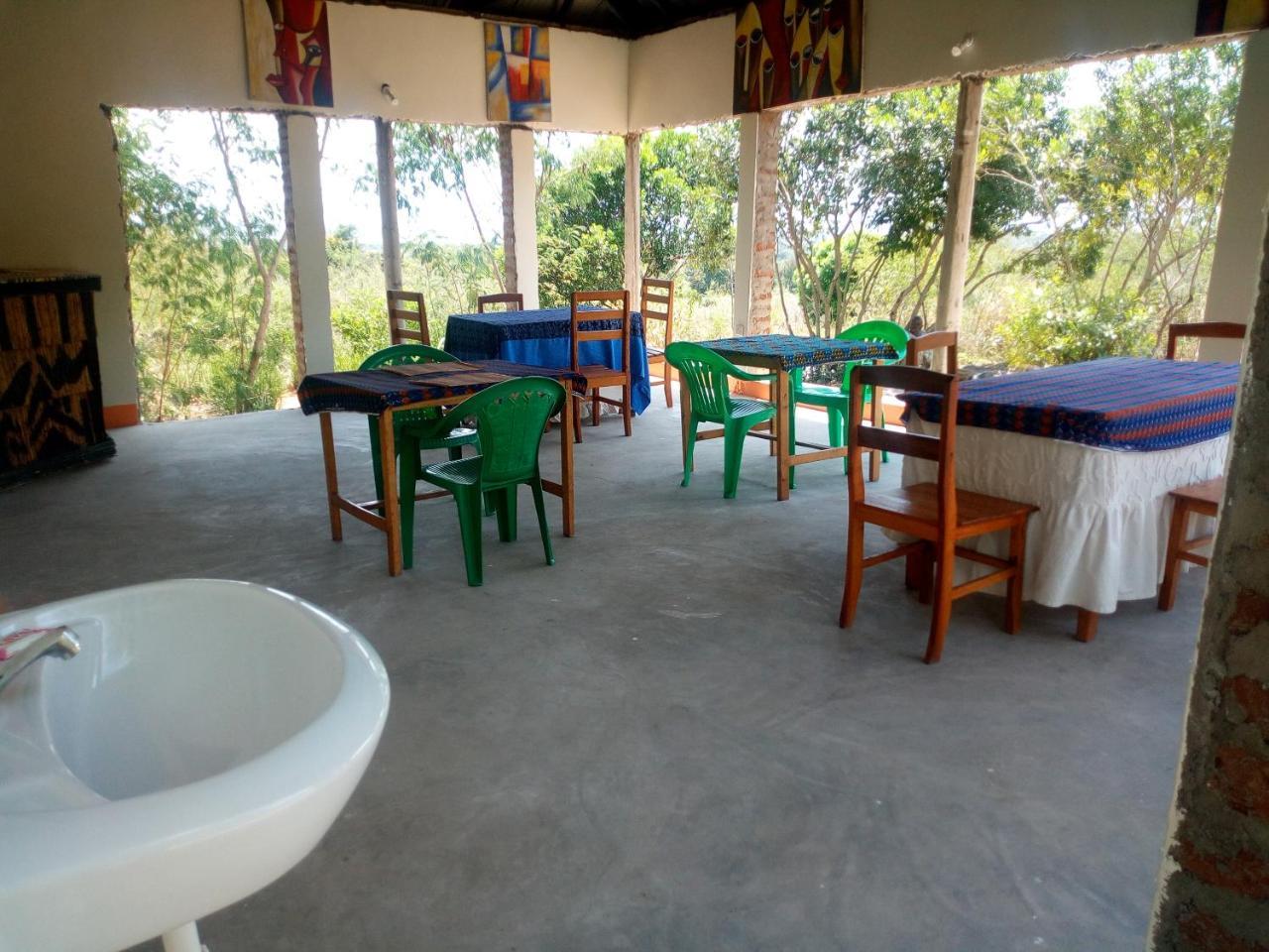 The Elephant Home Katunguru المظهر الخارجي الصورة
